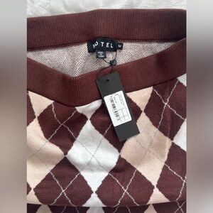 RIANI Brown and Cream Crewneck Sweater Argyle Pattern